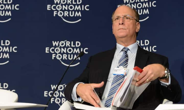 Platz 5: Laurence FinkVermögen: 550 Millionen DollarVerwaltete Investments: 4,6 Billionen DollarAn dem Finanzgiganten scheiden sich die Geister. Während die einen den Monolith der Finanzmärkte für einen Fels in der Brandung halten, sehen andere in Blackrock eine gefährliche Finanzkrake, die unsichtbare Fäden in der globalen Wirtschaft zieht. An der Spitze des grössten Vermögensverwalters der Welt steht Laurence Fink.