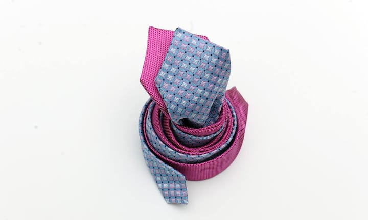 Für mehrere Monate ist die Cravatière regelmässig in Italien und begleitet dort die Produktion der Seidenstoffe.