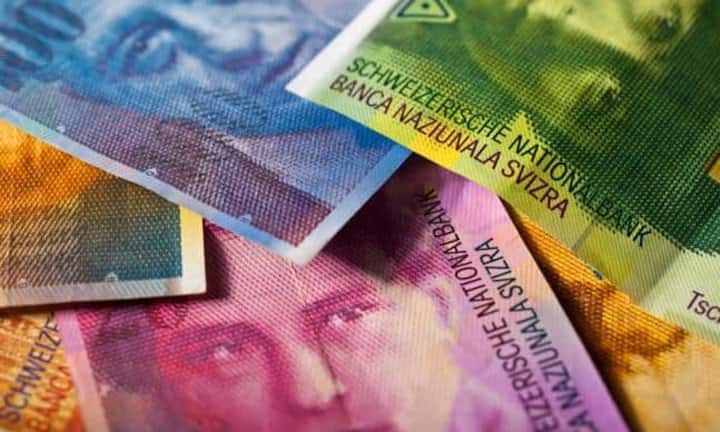 Auf der Rangliste der wichtigsten Währungen der Welt nimmt der Schweizer Franken im Dezember 2014 den 8. Platz ein. Das zeigen die Zahlen des Daten-Netzwerks Swift. 1,39 Prozent der globalen Zahlungen wurden mit der Schweizer Währung abgewickelt.