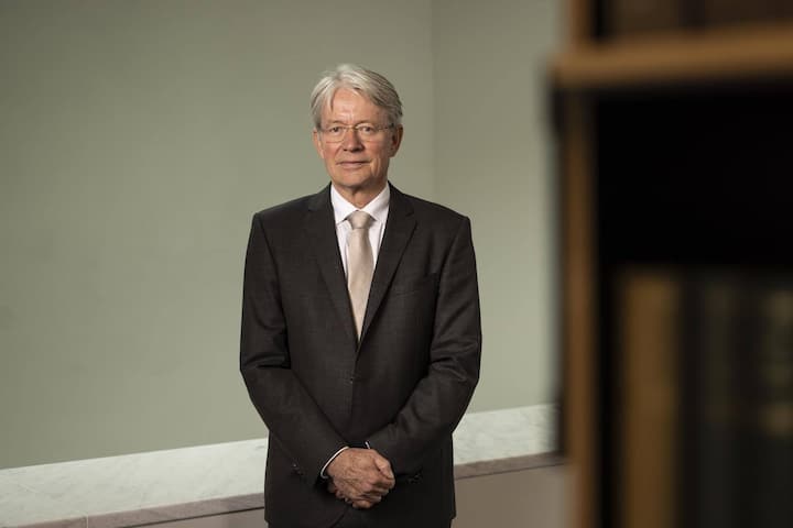 Der Amstad-Vorgänger Thomas Bauer (o.l.) wurde von Ueli Maurer aus dem Amt gedrängt,