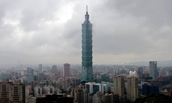 Platz 7: Taipeh 101, Taipeh Mit seinen 508 Metern Höhe bis zur Spitze war Taipeh 101 bis 2007 das höchste Gebäude der Welt – es wurde damals vom Rohbau des Burj Khalifa in Dubai von seiner Spitzenposition verdrängt. Im 91. Stock gibt es eine Plattform im Freien.
