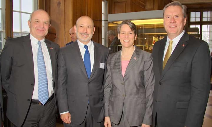 Martin Naville, CEO, Swiss-American Chamber of Commerce;
Lloyd C. Blankfein, Chairman & CEO, The Goldman Sachs Group Inc.;
Suzan LeVine, Amerikanische Botschafterin in der Schweiz;
Michael Mack, CEO, Syngenta International AG