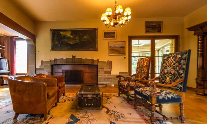 Die Räume im gesamten Gebäude sind grosszügig ausgemessen.