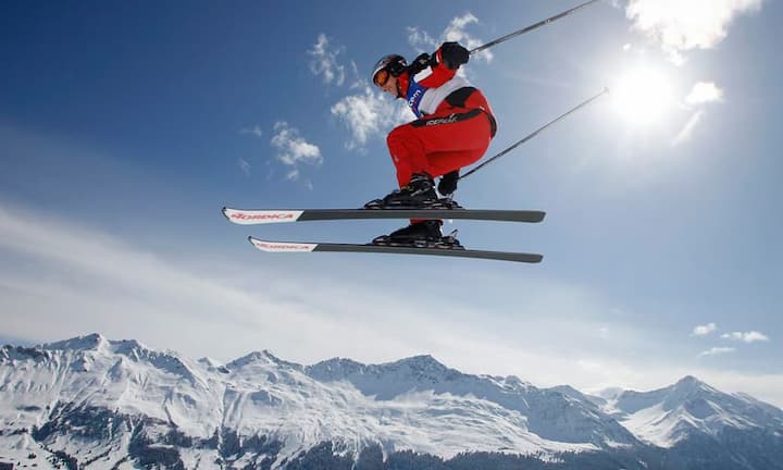 Welche Skiorte sind am familienfreundlichsten? Wo komme ich als Sportler auf meine Kosten? Und welcher Wintersportort zeigt sich am vielfältigsten? Die «Handelszeitung» kürt die besten Wintersportorte in drei Kategorien: