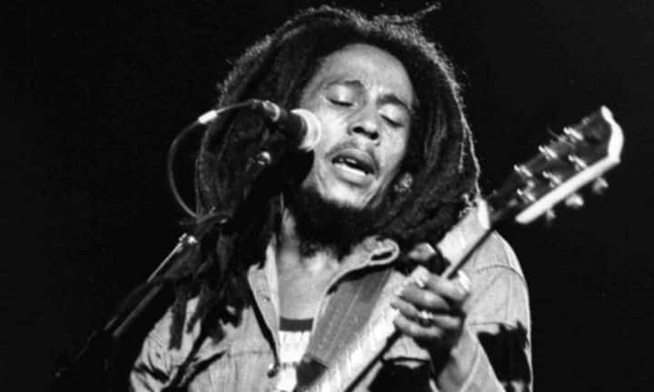 Das US-Magazin «Forbes» hat ermittelt, welche verstorbenen Prominenten zwischen Oktober 2013 und 2014 das meiste Geld einbrachten. Auf Platz 5: Reggae-Legende Bob Marley mit rund 20 Millionen Dollar.