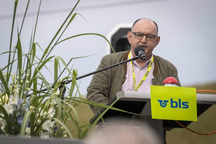 Rudolf Staempfli, Praesident des Verwaltungsrats BLS, spricht beim offiziellen Festakt, anlesslich der Eroeffnung des Rosshaeuserntunnel, am Samstag, 25. August 2018, in Rosshaeusern bei Bern. (KEYSTONE/Marcel Bieri)