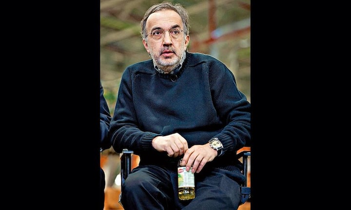Sergio Marchionne: Da ist sie, die Uniform eines der wichtigsten Topmanager unserer Zeit: blauer Pullover, darunter ein Hemd, dazu meist dunkle Hosen. Eine anständige Uhr, unauffällige Brillen, neuerdings meistens Bart. Das wars.