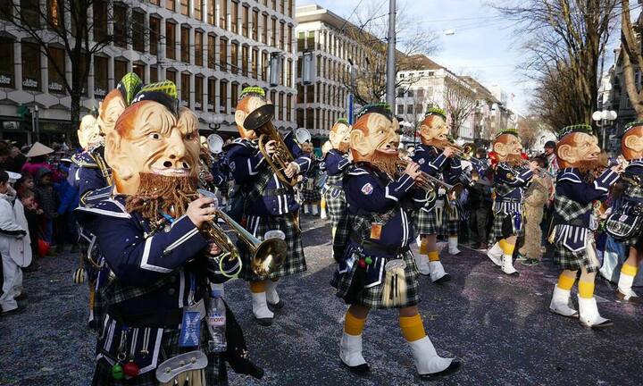 Platz 9: Luzern
Gemütliches Bummeln und Einkaufen sind in Luzern auf vielfältige Art möglich. Abzüge aber gibt es in der Katergorie Gesundheit und Sicherheit: Hier belegt die Stadt am Vierwaldstättersee nur Rang 106.
Pixabay
