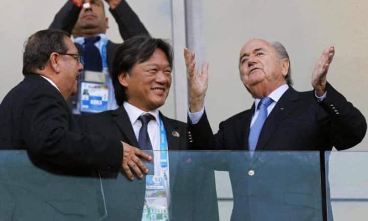 Eduardo Li, Präsident des Fussballverbandes von Costa Rica und Funktionär der FIFA, sitzt in Zürich fest, ebenso wie Costas Takkas, ehemaliger Generalsekretär des Fussballverbandes der Cayman Inseln.