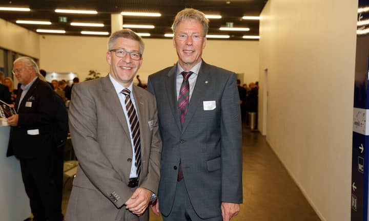 v.l.n.r. Martin Bütikofer; Direktor Verkehrshaus der Schweiz, Paul Kurrus.