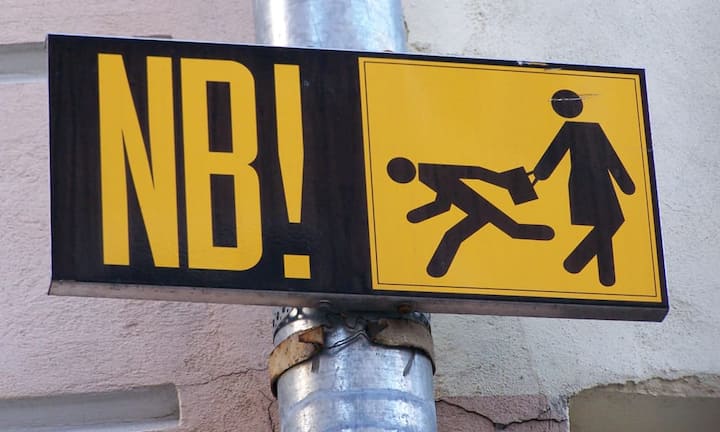 4. Taschendiebstahl
Es gibt unzählige Tricks, mit denen Touristen um Portemonnaie, Handy oder Kamera erleichtert werden. Taschendiebe sind oft sehr geschickt und können insbesondere im Gedränge unbemerkt zuschlagen.
Cornelius Kibelka/CC/flickr