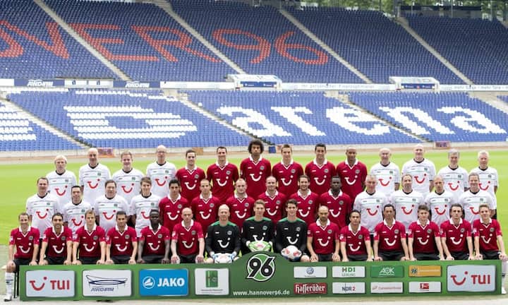 Zehn Teams der deutschen Fussball-Bundesliga bringen es gemäss «transfermarkt.ch» jeweils auf einen Marktwert von mehr als 100 Millionen Franken: Hannover 96 totalisiert wie ... (Bilder: Keystone)