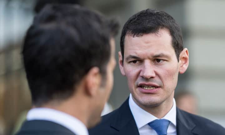 … sie von Cassis’ Konkurrenten im Bundesratsrennen, Pierre Maudet und …