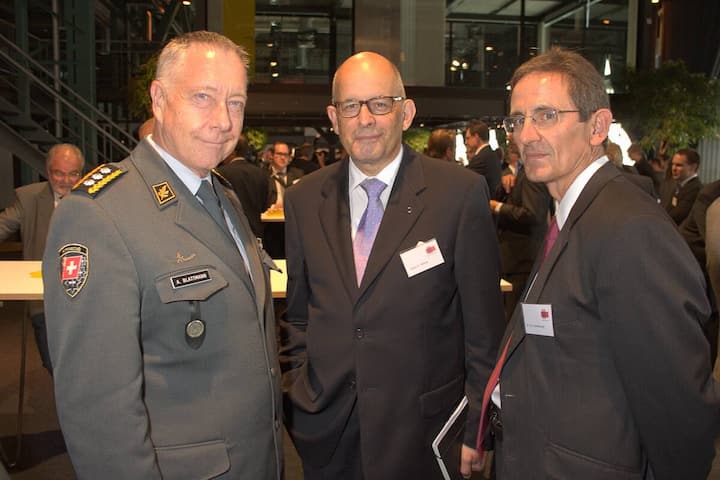 André Blattmann, Chef der Armee; Claus H. Widrig, Vizepräsident, SwissCham Verband Schweizerische Aussenwirtschaftskammern; Urs Lustenberger, Präsident SwissCham