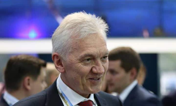 Das sind die grössten Auf- und Absteiger unter den 300 Reichsten in der Schweiz:Absteiger Platz 3: Gennadi Timtschenko ist gekennzeichnet von der Russlandkrise. Der Russe mit finnischem Pass lebt offiziell in Genf, die unternehmerischen Aktivitäten seiner Volga Group verlegt er aber zusehends in sein Geburtsland Russland - mit Folgen: So haben ihm seine Beteiligungen eine Vermögenseinbusse von rund 2 Milliarden Franken eingebrockt.Bloomberg