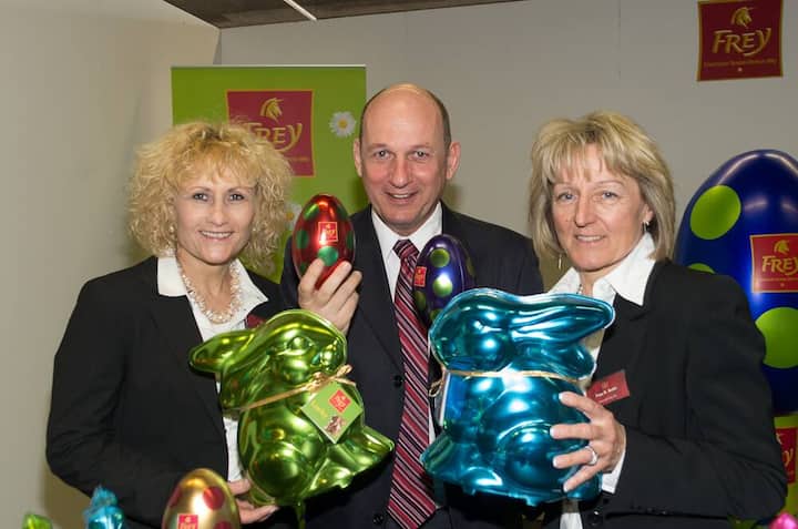 Angela Häusl, Chocolat Frey AG; Martin Rosenberg, COO Permapack AG; Nelly Suter, Chocolat Frey AG
