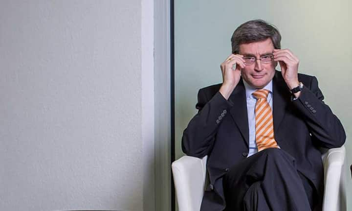 Thomas Meier:Er besitzt Durchhaltewillen. Fast wäre seine Pharmafirma Santhera vor zwei Jahren ins finanzielle Aus geraten. Nun ist ihm der Durchbruch gelungen: Santheras Medikament Raxone, das Menschen mit einer seltenen, vererbbaren Augenkrankheit hilft, erhielt im Spätsommer die EU-Zulassung. Die Aktie reagierte mit einem Höhenflug.