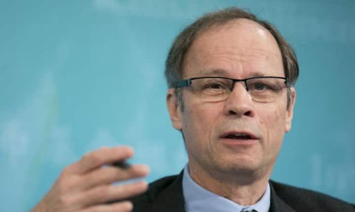 Jean Tirole: Der 61-Jährige unterrichtet in Toulouse und forscht zur Entstehung von Monopolen und Marktmacht. Er gewann den Nobelpreis 2014. Seine Handlungsempfehlungen beeinflussen die Politik beim Thema Regulierung.