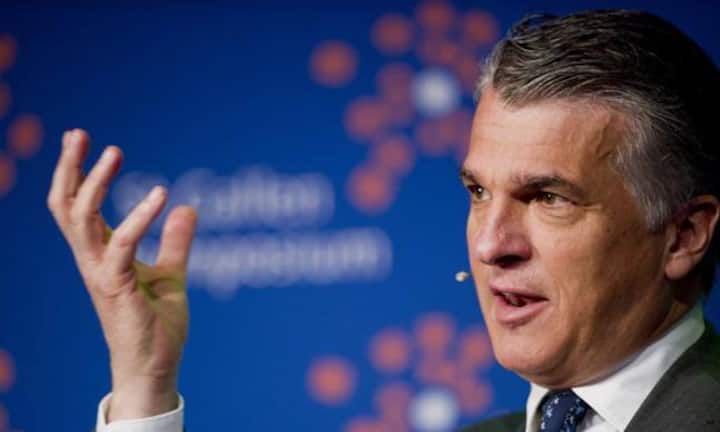 UBS-Chef Sergio Ermotti hat im vergangenen Jahr knapp eine halbe Million Franken mehr verdient als 2013. Ermotti erhält 11,2 Millionen Franken Gehalt und Bonus.