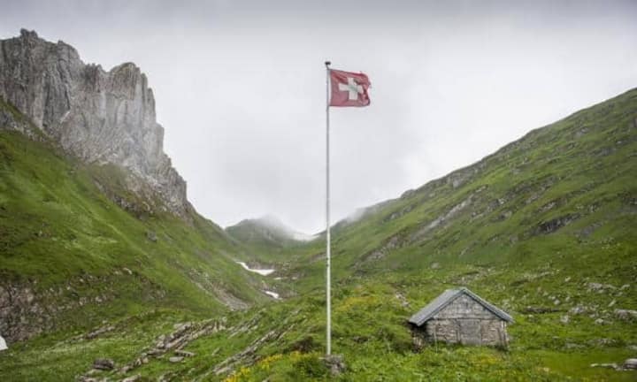 Zum achten Mal in Folge belegt die Schweiz den ersten Rang im WEF-Ranking. Bilder: Keystone