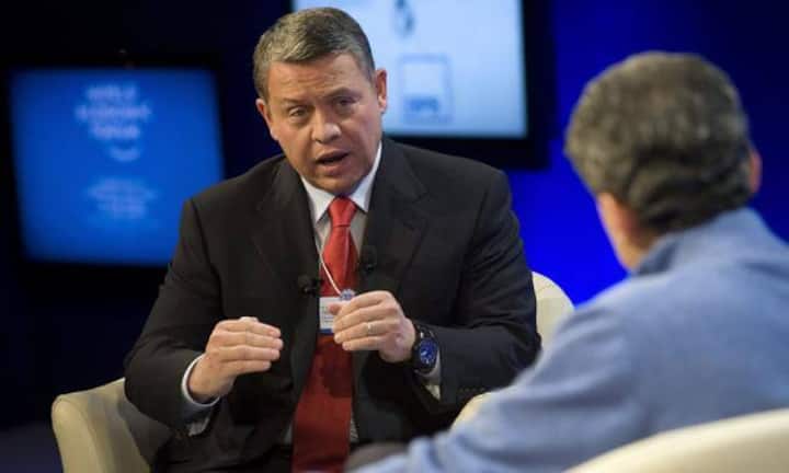 Der jordanische König Abdullah II Ibn Al-Hussein genoss eine Ausbildung an der Kadettenschule der Militärakademie Sandhurst. König Abdullah II bin Al-Hussein gehörte seit 2006 zum Kundenstamm der HSBC. Er hatte dort drei Bankkonten mit einem Guthaben von 42 Millionen Dollar.