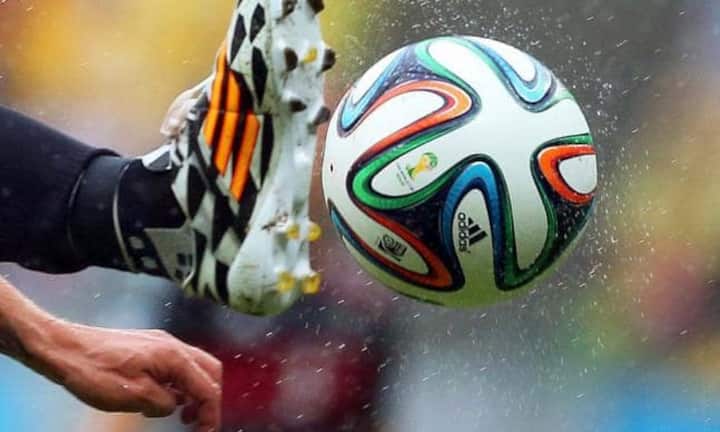 Anleger, die als Depotbeimischung Fussballaktien kaufen möchten, sollten vor allem drei Dinge beachten: Den freien Cashflow, die Schulden und die sportlichen Aussichten. Einige Vereine erreichen inzwischen beträchtliche Börsenwerte. Die Liste der grössten.