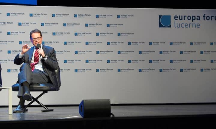 Roger KöppelChefredaktor und Verleger «Weltwoche», SVP-NationalratKöppel macht wieder von sich reden: In der deutschen Polittalkshow «Hart aber fair» diskutierte er über den US-Wahlkampf und den umstrittenen Gewinner Donald Trump. Im Nationalrat legt er sich immer wieder mal mit SP-Justizministerin Simonetta Sommaruga an.