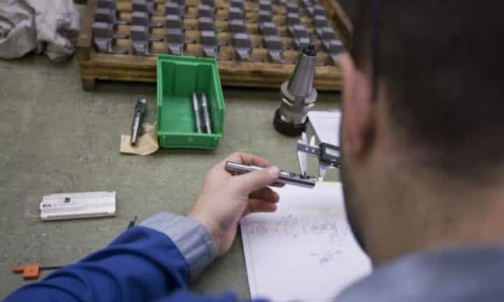 Platz 10: Polymechaniker
Im Schnitt waren in diesem Jahr  jeden Monat 1097 Stellen ausgeschrieben.