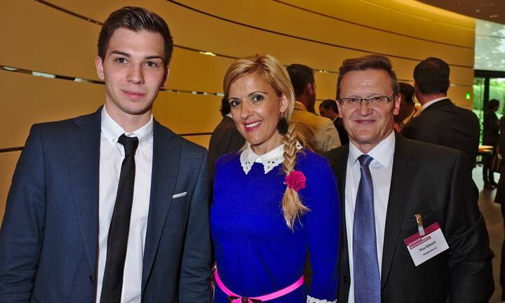 Dzenan Husikic, Projektleiter, infotainment.ch;
Natascha Stojkova, Promotionsberaterin, infotainment.ch;
Pius Götschi, Inhaber, infotainment.ch