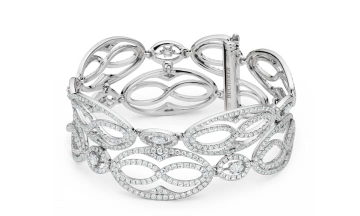 Armschmuck mit Brillanten (8,72 Karat) und acht Diamanten im Ovalschliff