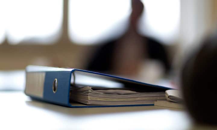 Do: Bewirbt man sich bei einem Finanzdienstleister, kann eine gut begründete Lohnforderung positiv auffallen. Bilder: Keystone/Pixabay