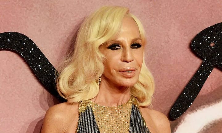 Giannis Schwester Donatella Versace übernahm nach dem Tod die Leitung des Unternehmens. Via Twitter gedenken die Geschwister Donatella und Santo sowie die Nichte Allegra am Jahrestag ihres Bruders.
Bilder: Keystone