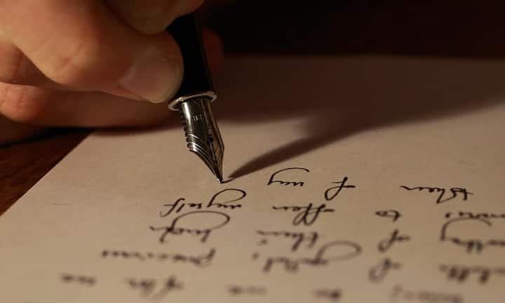 Weniger beliebt sind handgeschriebene Briefe - und das sowohl bei Frauen (37,6 Prozent) als auch bei Männern (25,3 Prozent).