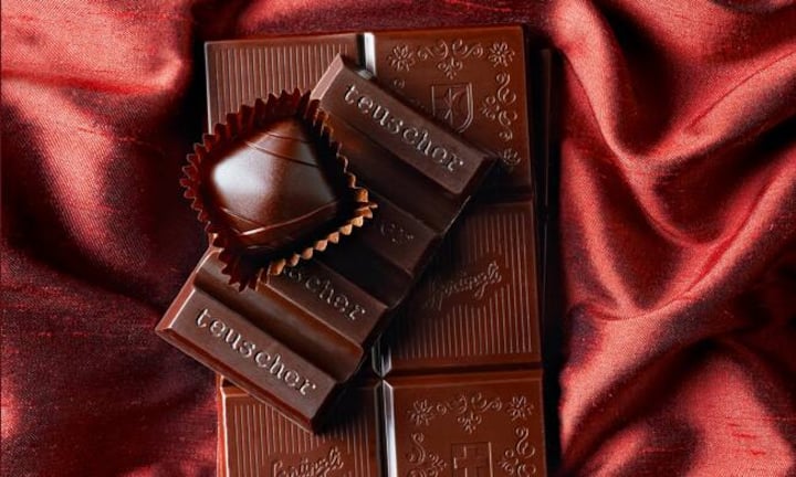 Traditionsdisziplin Schokolade: Die Schweiz bleibt in Sachen Luxus-Schoggi international in aller Leute Munde und setzt 1,7 Milliarden Franken um – die Hälfte
im Ausland. Bild: Praliné von Maison Cailler, Sprüngli- und Teuscher-Schokolade.