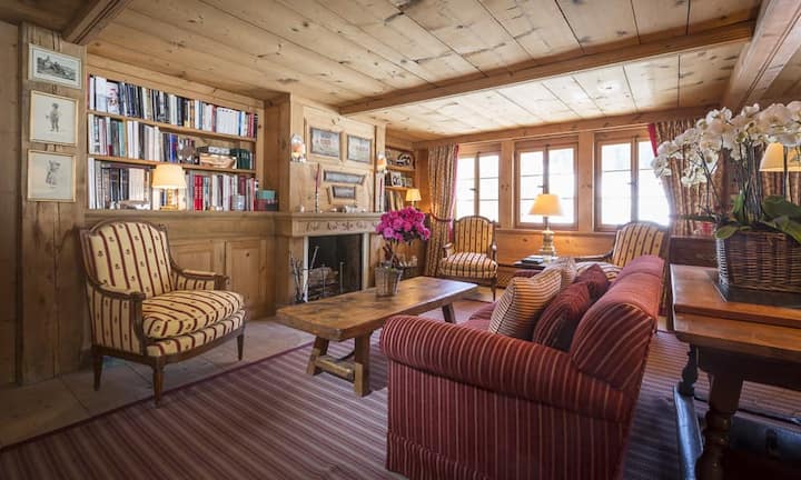 In kühlen Wintermonaten spendet der Kamin wohlige Wärme.