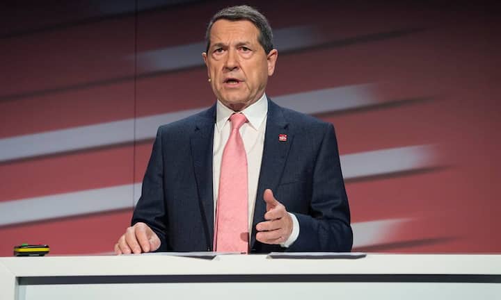 Der Erste, der Levrat – damals noch Gewerkschafter – als Gegner kennen lernte, war der frühere Post-Chef Ulrich Gygi. Umso erstaunlicher ist das Gerücht, das immer wieder auftaucht: dass Levrat dereinst Post-Chef werden soll. Er selbst will davon noch nie etwas gehört haben.Biler: Keystone