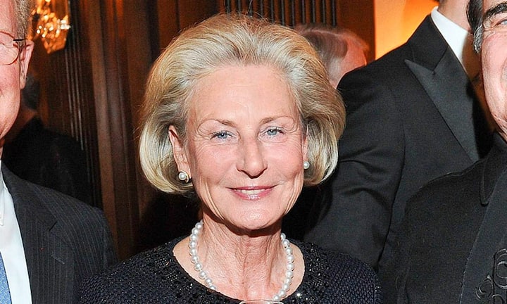 «Bilanz» hat das «Who is who» der Schweizer Wirtschaft ermittelt. Die Wichtigsten im Bereich Tourismus/ Gastronomie:Ursula Bechtolsheimer-KippVR-Präsidentin Tschuggen Hotel GroupAls Nachfolgerin ihres Vaters Karl-Heinz Kipp ist sie seit Juli VR-Präsidentin der Tschuggen Hotel Group, zu der das «Eden Roc» in Ascona und das «Carlton» in St. Moritz gehören. BrauerPhotos