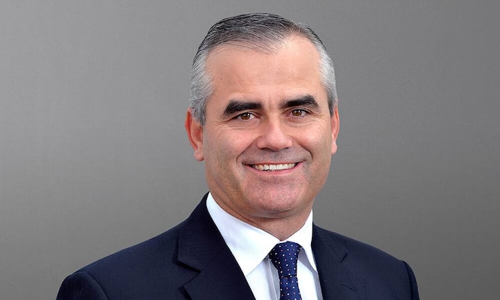 Thomas GottsteinCEO Schweizer Universalbank Credit SuisseMit Thomas Gottstein steht und fällt die Credit Suisse, wurde ihm doch das Herzstück der Grossbank, die Schweizer Einheit, anvertraut. 2017 soll die Swiss Universal Bank teilweise an die Börse gebracht werden, wodurch Milliarden an neuem Kapital einfliessen sollen. An ihm ist es nun, den Markt davon zu überzeugen, welch grosser innerer Wert in der Bank schlummert.