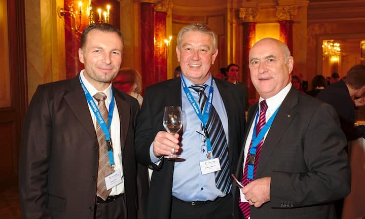 Sandro Gerber, CEO, Belfor (Suisse) AG;
Thoms Baumgartner, Inhaber;
Walter Balmer, VR-Präsident, Kabelfernsehen Bödeli AG