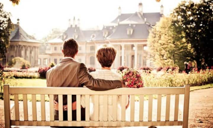 Die meisten von ihnen sind Familienmenschen: Mehr als 85 Prozent sind verheiratet, unter den Frauen gibt es relativ viele Witwen, unter den Männern kaum Witwer. Die Superreichen haben im Schnitt fast drei Kinder, während es 2014 noch zwei waren.