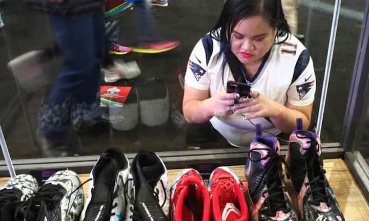 Wer immer schon wissen wollte, welche Schuhe die NFL-Superstars tragen, ist dort ebenso am richtigen Ort, wie...