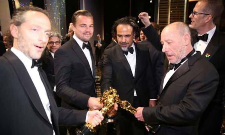Die Oscar-Gewinner 2016: 
Beim sechsten Mal wurde aus der Nominierung eine Trophäe: Leonardo di Caprio wurde für seine Rolle in «The Revenant» für die beste Hauptrolle ausgezeichnet. Regisseur Alejandro González Iñárritu (2.v. re.) wurde zum zweiten Mal in Folge mit dem Regie-Oscar prämiert.