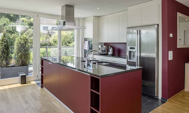 Beim Innenausbau wurde grosser Wert auf die Verwendung von hochwertigen Materialien gelegt.