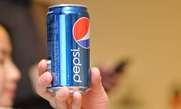 PepsiDer Markenname Pepsi leitet sich von dem Verdauungsenzym Pepsin ab. Zwar war es nie in dem Getränk enthalten, aber der Erfinder Caleb Bradham glaubte, eine gesunde Cola erschaffen zu haben, die der Verdauung zuträglich sei. Na dann prost! Aarnon Lai/Flickr/CC