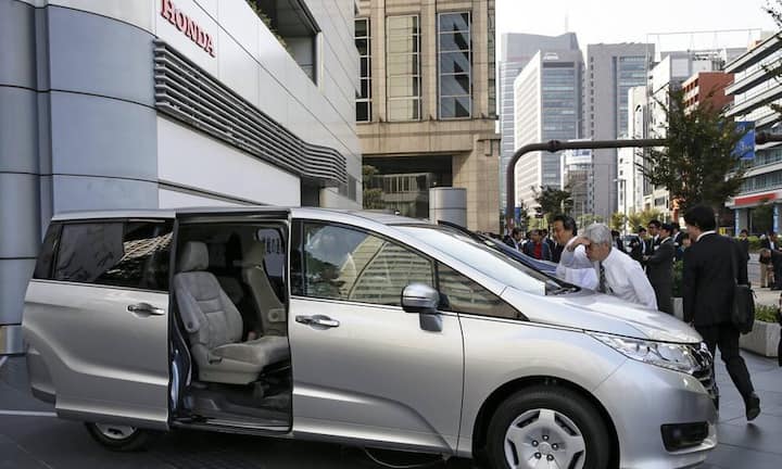 Mit Honda auf Platz 6 (3,04 Prozent) befinden sich insgesamt drei japanische Hersteller in den Top 10 der am häufigsten gestohlenen Marken. Aber: Weitaus häufiger als Autodiebstahl ist der Diebstahl von Gegenständen aus dem Fahrzeug - in den letzten fünf Jahren zählte die Allianz Suisse 16'000 solcher Delikte.