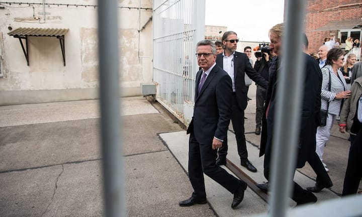 Thomas de Maizière (CDU, 63): Der Nachfahre hugenottischer Einwanderer gehört der Bundesregierung schon seit dem Amtsantritt Merkels an. Innenminister ist er schon zum zweiten Mal. Bei ihm bündelten sich einige Mammutthemen der Wahlperiode. Das Chaos der Flüchtlingskrise brachte ihn in Bedrängnis. Der Minister brachte aber viele Verschärfungen im Asylrecht und bei den Sicherheitsgesetzen auf den Weg. Er könnte sich nach der Wahl vielleicht in einem anderen Ressort wiederfinden.