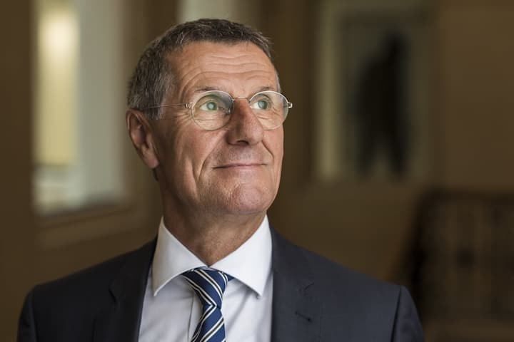 Portrait of Juerg Bucher, President of the Board of Directors of Valiant Bank, taken at the bank's headquarters in Bern, Switzerland, on September 5, 2016. (KEYSTONE/Alessandro della Valle)Juerg Bucher, Verwaltungsratspraesident der Valiant Bank, portraitiert am 5. September 2016 am Hauptsitz der Bank in Bern. (KEYSTONE/Alessandro della Valle)