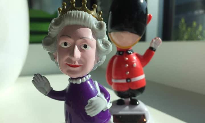 Die Queen erfreut sich grosser Beliebtheit, ganz zur Freude der britischen Wirtschaft. Denn laut der Kosten-Nutzenrechnung des Analysehauses Brand Finance lässt die Queen und ihre royale Familie die heimische Wirtschaft regelrecht florieren. Vor allem die Einnahmen aus dem Tourismus nehmen auf der Habenseite einen grossen Posten ein.Corinna Clara Röttker