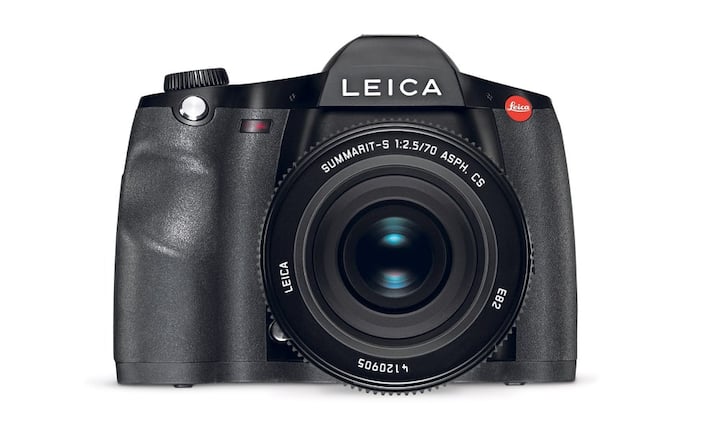 Leica hat mit ihren hochwertigen Geräten einen guten Ruf – das hat seinen Preis. Die Leica S-E (Typ 600) aus der Mittelformatserie rund 18 000 Franken. Anfang 2015 soll das neue Top-Modell mit der Bezeichnung 007 verfügbar sein – inklusive eines 37,5-Megapixel-Sensors, der auch Videos in 4K-Auflösung aufnimmt. Es ist die einzige Profi-Spiegelreflexkamera, die über ein GPS-Modul verfügt, das den Aufnahmeort in der Bilddatei speichert. Leica S (Typ 007) Preis steht noch nicht fest