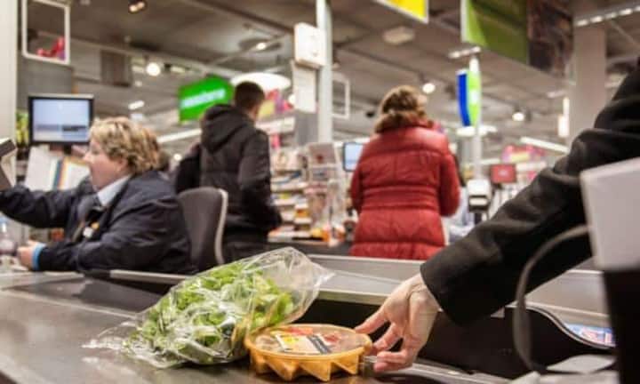 Kassierer und Kartenverkäufer.Automatisierungswahrscheinlichkeit: 96 Prozent.